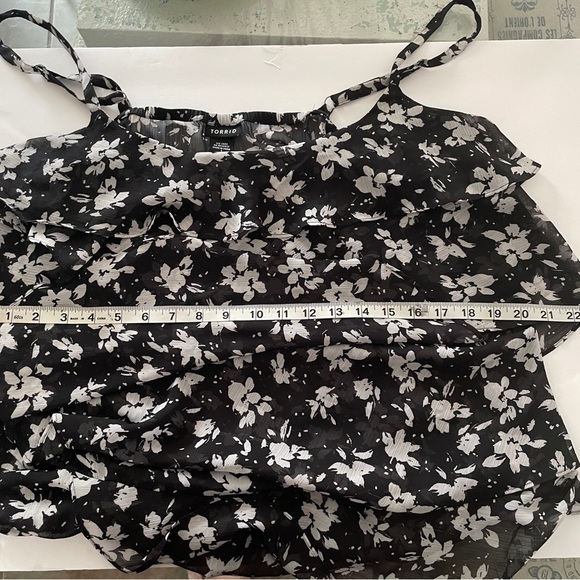 Torrid floral blouse - Picture 6 of 9